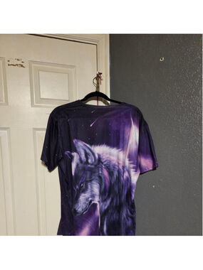 Purple/pink wolf graphic tee with starry background #wolf #graphic
